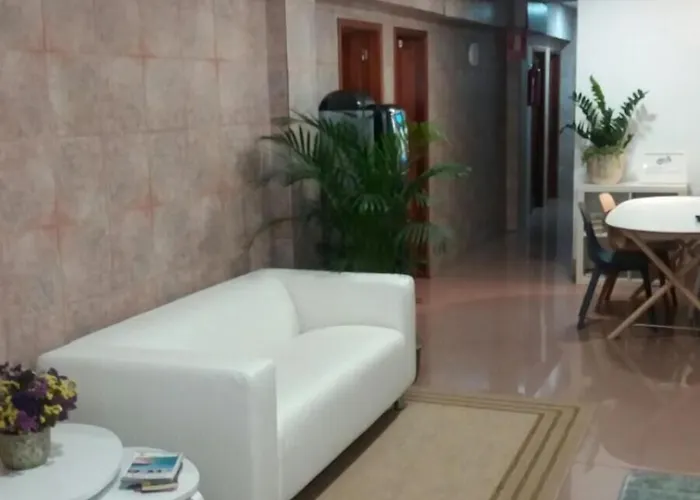 Residencia Cardona Vandrarhem *