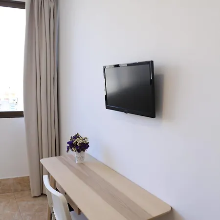 Residencia Cardona بيت شباب *