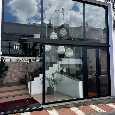Residencia Cardona بيت شباب *