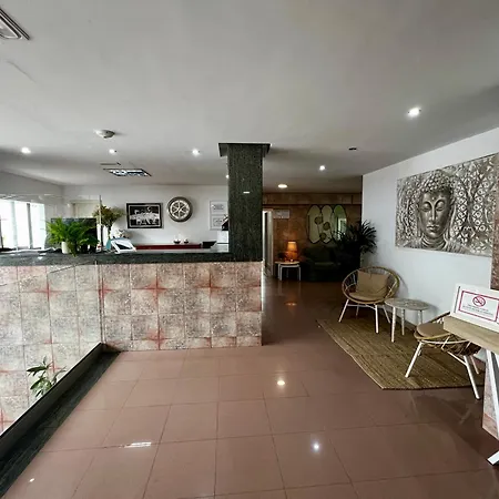 بيت شباب Residencia Cardona *