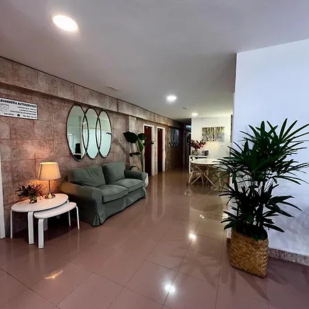 Residencia Cardona بيت شباب أرّاثيفي