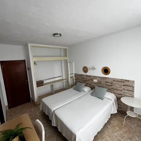 Residencia Cardona Hostal *