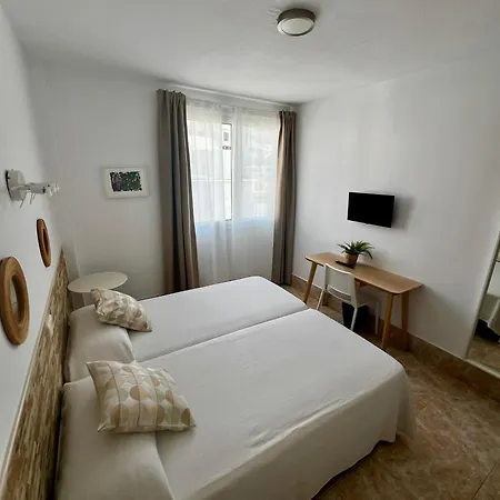 Residencia Cardona Hostal *