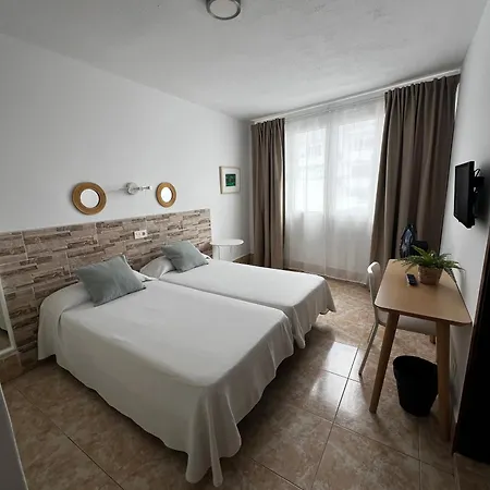 بيت شباب Residencia Cardona *