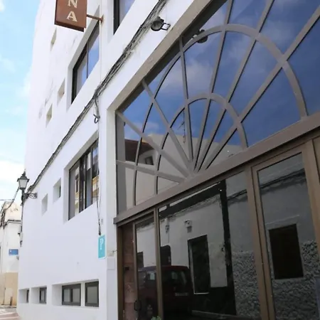 Residencia Cardona بيت شباب *