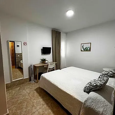 Residencia Cardona Hostel