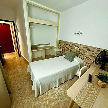 Residencia Cardona Hostel
