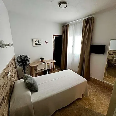 Residencia Cardona Hostel