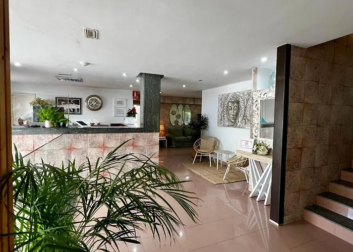 Residencia Cardona Хостел