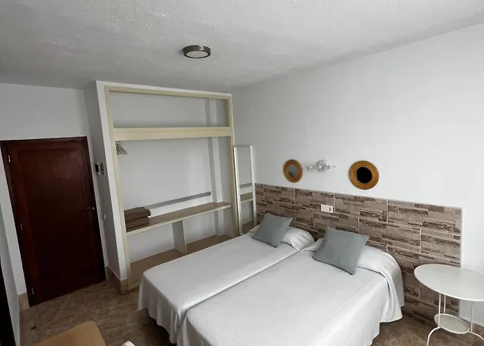 Residencia Cardona Auberge de jeunesse *