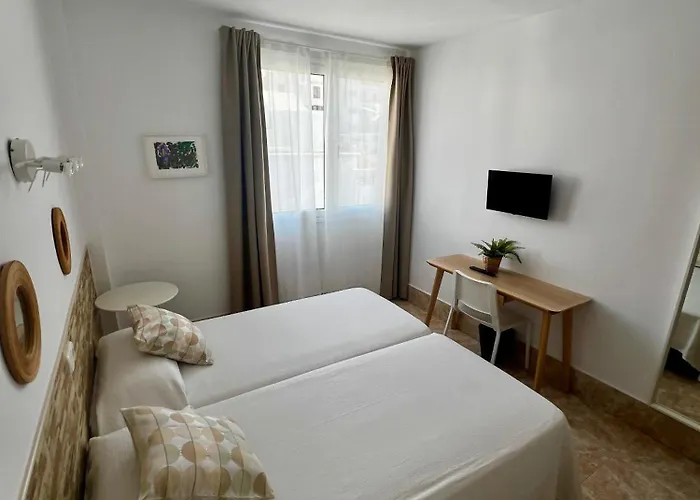 Residencia Cardona Хостел *